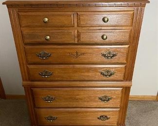 Broyhill Furniture 8 Drawer Tallboy Dresser