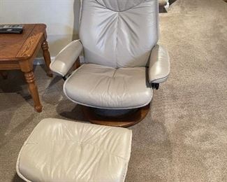 J.E. EKORNES A/S NORWAY Stressless Chair with Ottoman - Cream  Leather