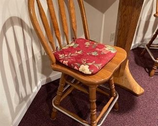 Triangular High Top Pub Table with Barstools