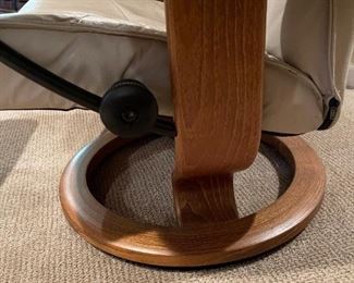 J.E. EKORNES A/S NORWAY Stressless Chair with Ottoman - Cream  Leather