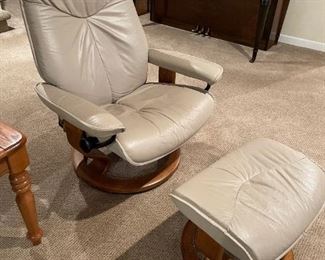 J.E. EKORNES A/S NORWAY Stressless Chair with Ottoman - Cream  Leather