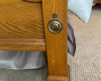 King Size Oak Wood Post Bed with SLEEP NUMBER 7000 Mattress