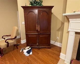 Entertainment cabinet 
