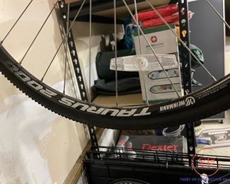 REDLINE Men's Mountain Bike 6061-T6 with Weinnmann Taurus 2000 Rims