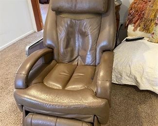 MASSAGE CHAIR