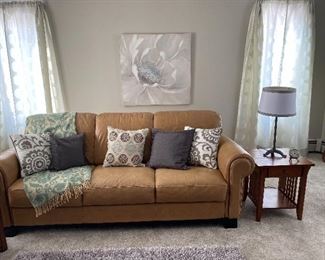 DIVANI ITALY CARAMEL SOFA, LOVESEAT, ND CHAIR WITH OTTOMAN.