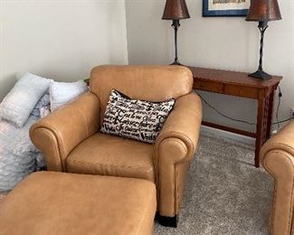 DIVANI ITALY CARAMEL SOFA, LOVESEAT, ND CHAIR WITH OTTOMAN.