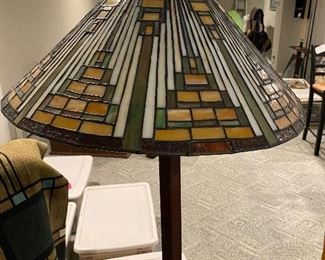 TIFFANY STYLE LAMP