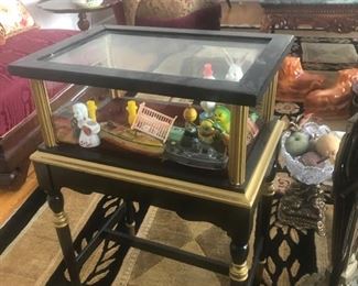 Display table & vintage Tin Toys