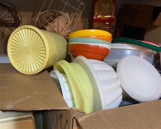 Tons of vintage tupperware