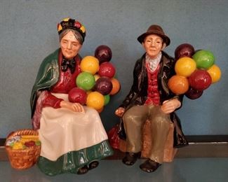 Left: Old Balloon Seller HN1315; Right: the Balloon Man HN 1954