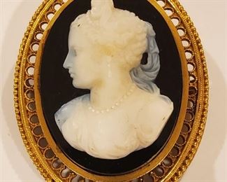 Antique 14k filigree gold and onyx cameo brooch