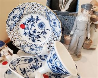 Meissen Blue Onion gravy boat with plate, funnel, plate