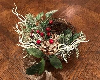 Small holiday birdnest, 6",  was $6, NOW $3