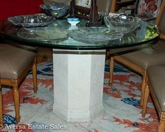 Large center pillar dinette table