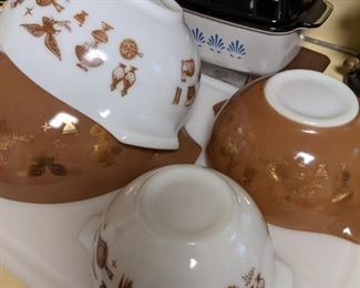 Pyrex Weathervane Pattern Cinderella Mixing Bowl Set, in production from 1962 till 1971