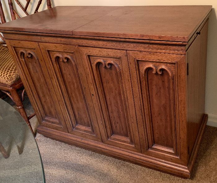 Heritage Trolley Bar/Server        Length closed: 40"      Length opened 80" Depth 18" Height 30"                 