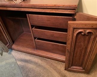 Heritage Trolley Bar/Server        Length closed: 40"      Length opened 80" Depth 18" Height 30"     