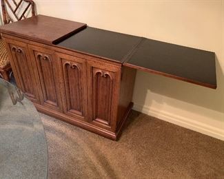 Heritage Trolley Bar/Server        Length closed: 40"      Length opened 80" Depth 18" Height 30"     