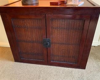 Chest with retractable doors