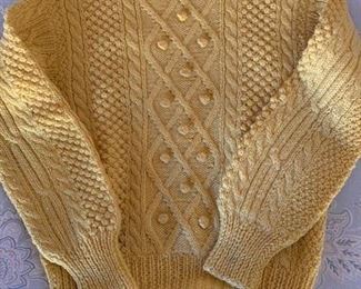 $30 Vintage Irish Hand Knitt Sweater Size (Medium?)