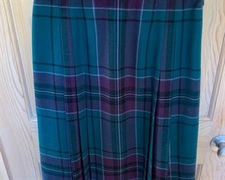 $25 Aljean Canada Size 12 Wool Plaid Skirt ca 1960