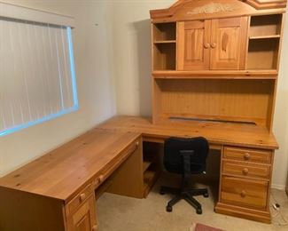 Beautiful two piece Broyhill desk