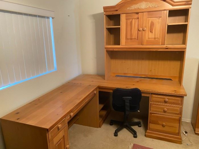 Beautiful two piece Broyhill desk