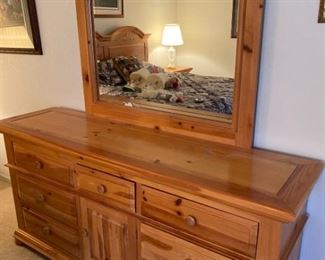 Broyhill vanity dresser with mirror