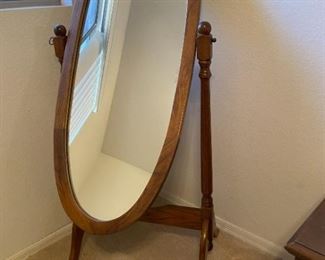 Check your outfit before that selfie
