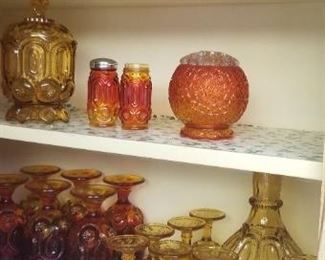 another picture of the amber and sed glassware and the amber glassware