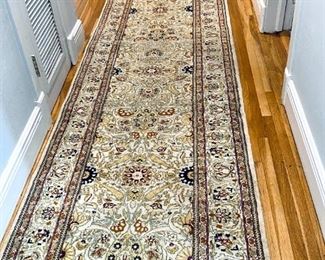 Size - 16' x 2'8", 100% Wool