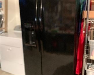 $225~ 2012 BLACK KENMORE SIDE BY SIDE REFRIGERATOR . WORKS GREAT DOES HAVE COSMETIC BLEMISHES UNDER WATER DISPENSER 