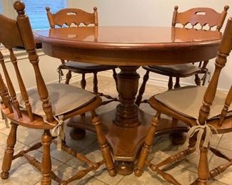 $275- OBO~ kitchen table with four chairs and one leaf