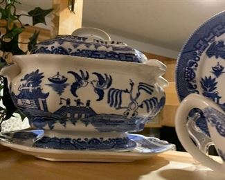 $78~ HIGHLY SOUGHT AFTER BLUE WILLOW SOUP TUREEN