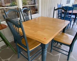 Dinette table and chairs 