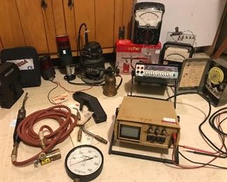 A small sampling of the various tools and electonic gizmos and gadgets Ken and Cathy played with!!! 