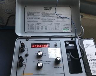 The OMEGA OMNI CLA  8A 100 Thermocouple temperature calibrator