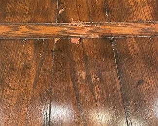 detail-please note condition issues to table