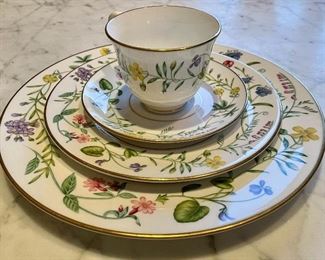 Item 270: Royal Worcester Tea Cup Set: $24