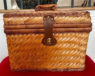 Item 159: Picnic Basket: $18