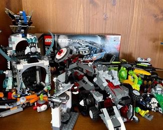 Item 252: Lot of Assorted Legos: $30