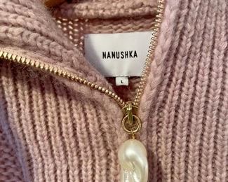 detail - baroque pearl pull