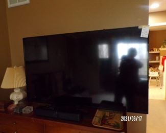 55" flat screen w/sound bar