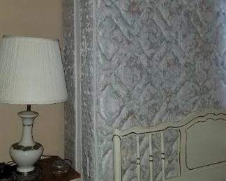 3 bedroom sets and accessory pieces