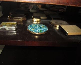 COLLECTION OF COMPACTS AND MIRRORS