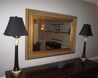 PAIR OF LAMPS AND MIRROR