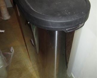 foot operated trash can 