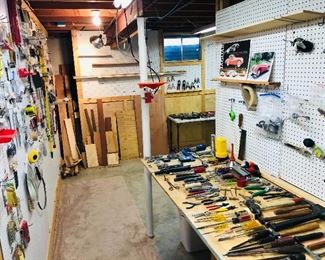 Good selection of tools and hand tools. 