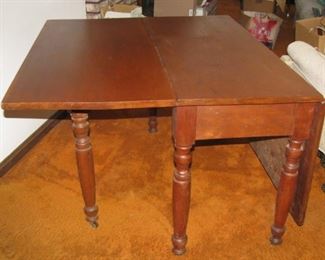 Drop leaf table